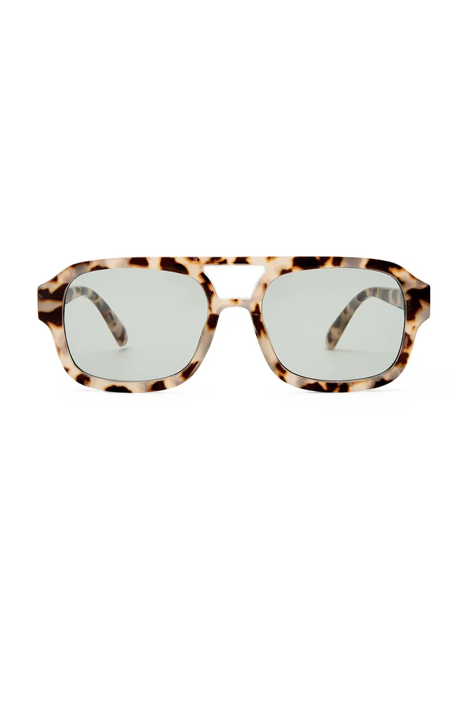 Aquarius Sunglasses in Cookie Tort & Smoke Tint