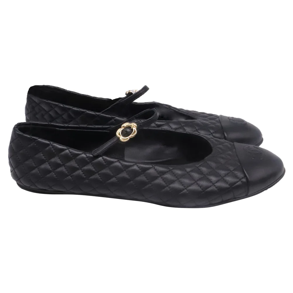 Pre-Owned CC Cap-Toe Quilted Mary Jane Ballet Flats in Black Leather