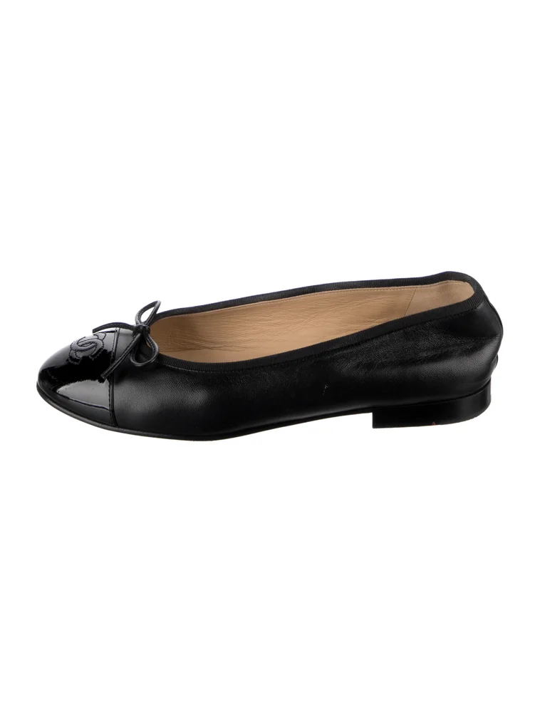 Pre-Owned Interlocking CC Logo Leather Ballet Flats