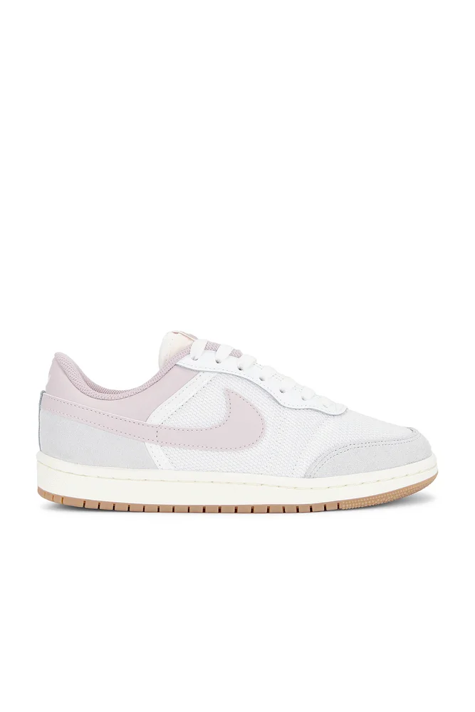 Air Jordan Skyline Low Sneaker