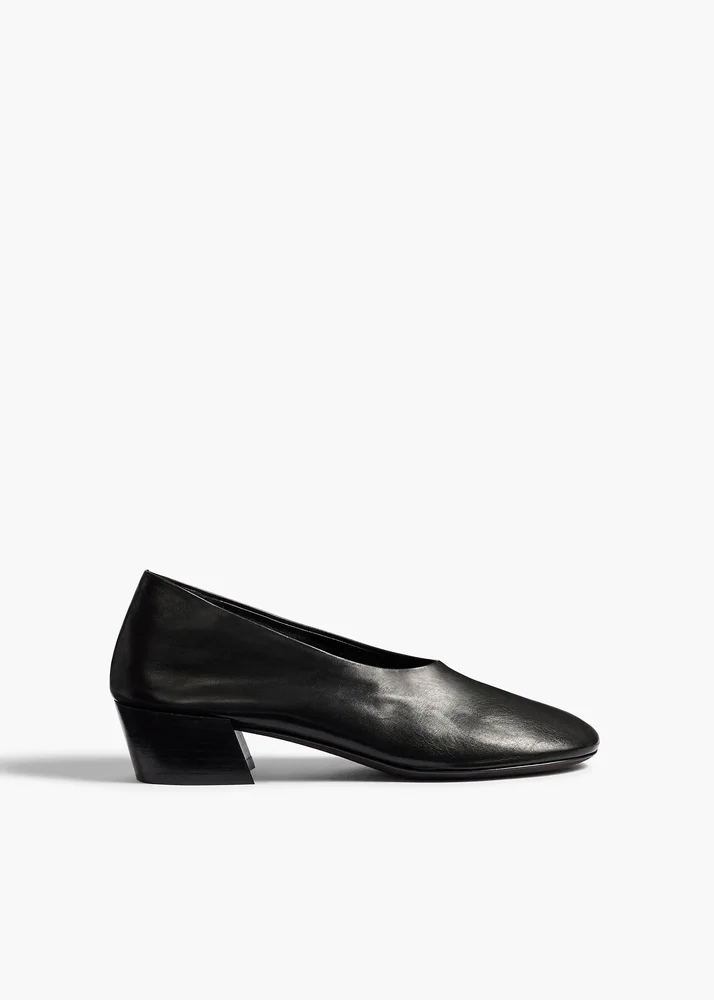 Marcy Pump in Black
