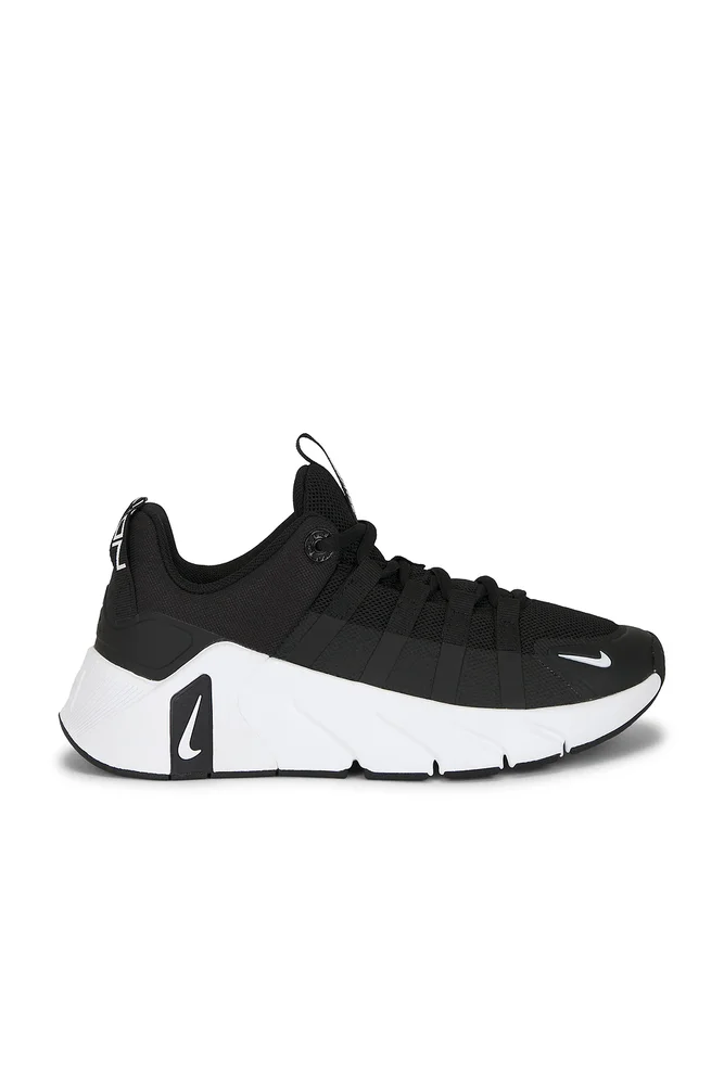 Free Metcon 7 Sneaker in Black White