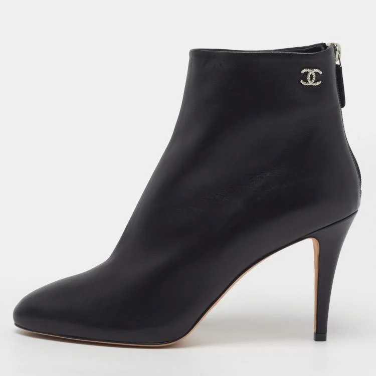 Chanel CC Size 40.5 Black Leather Ankle Length Boots