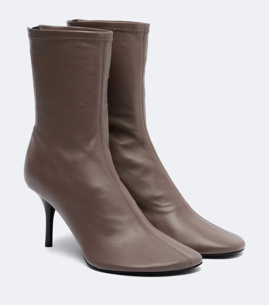 Back leather ankle boots