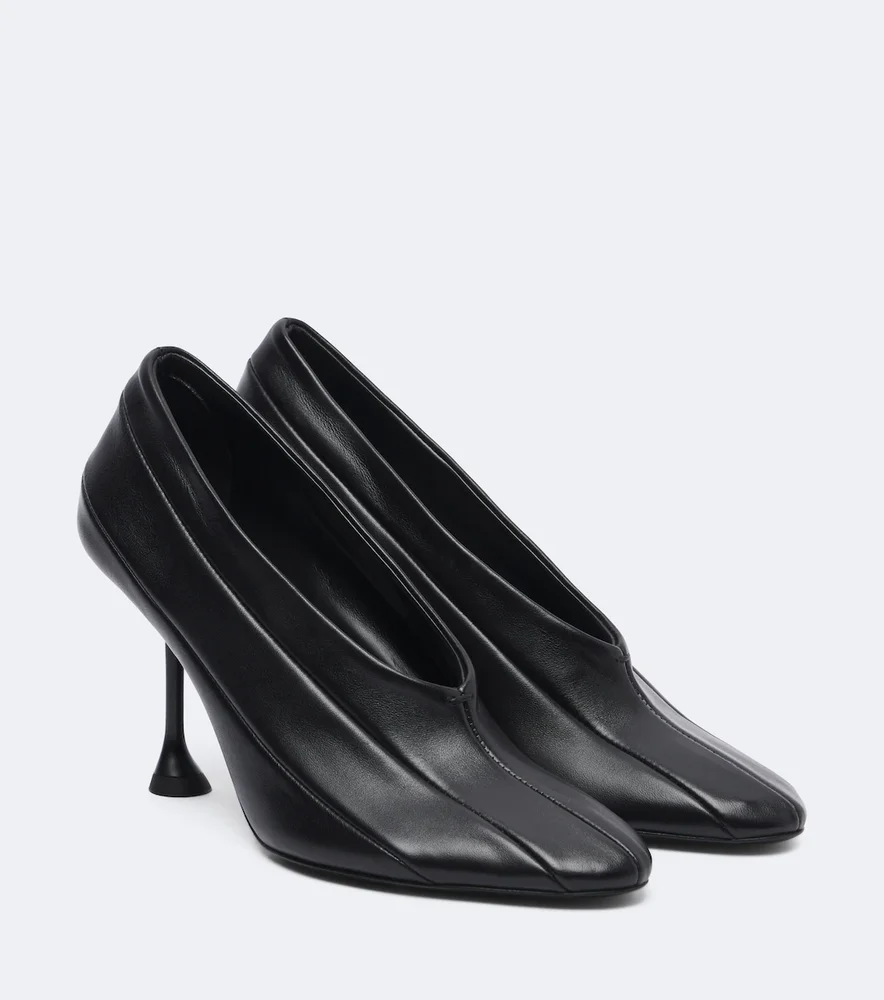 Tee leather pumps