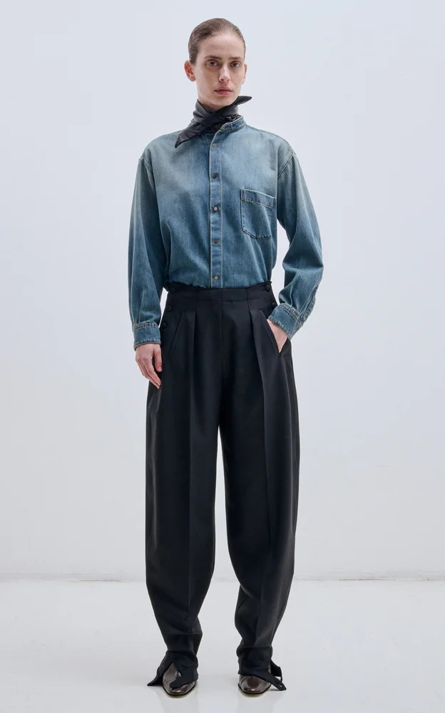 Meg Cotton-Tencel Denim Shirt With Detachable Plonge Leather Foulard