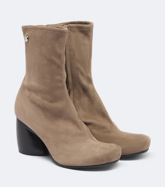 Oval suede ankle boots