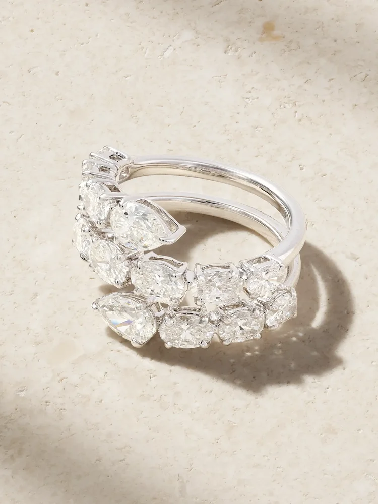 18-karat white gold diamond ring