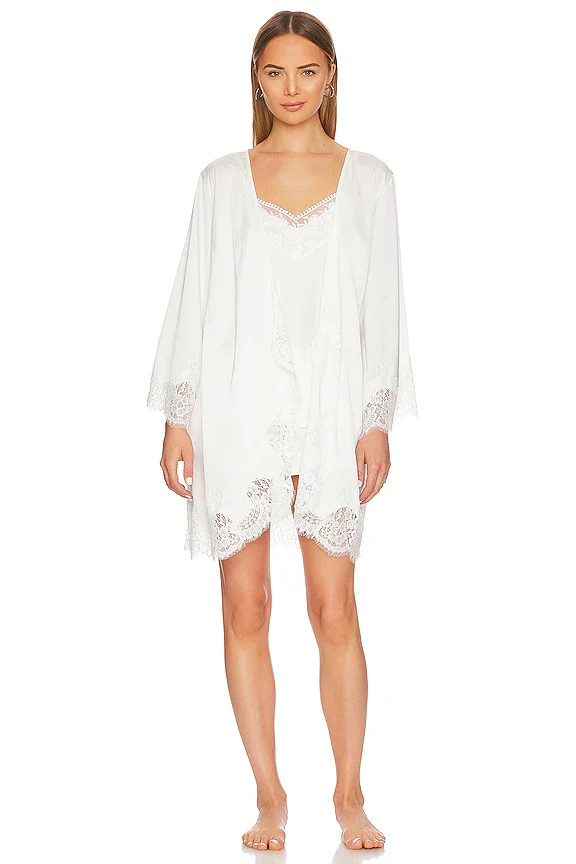 Sian Short Lace Robe
