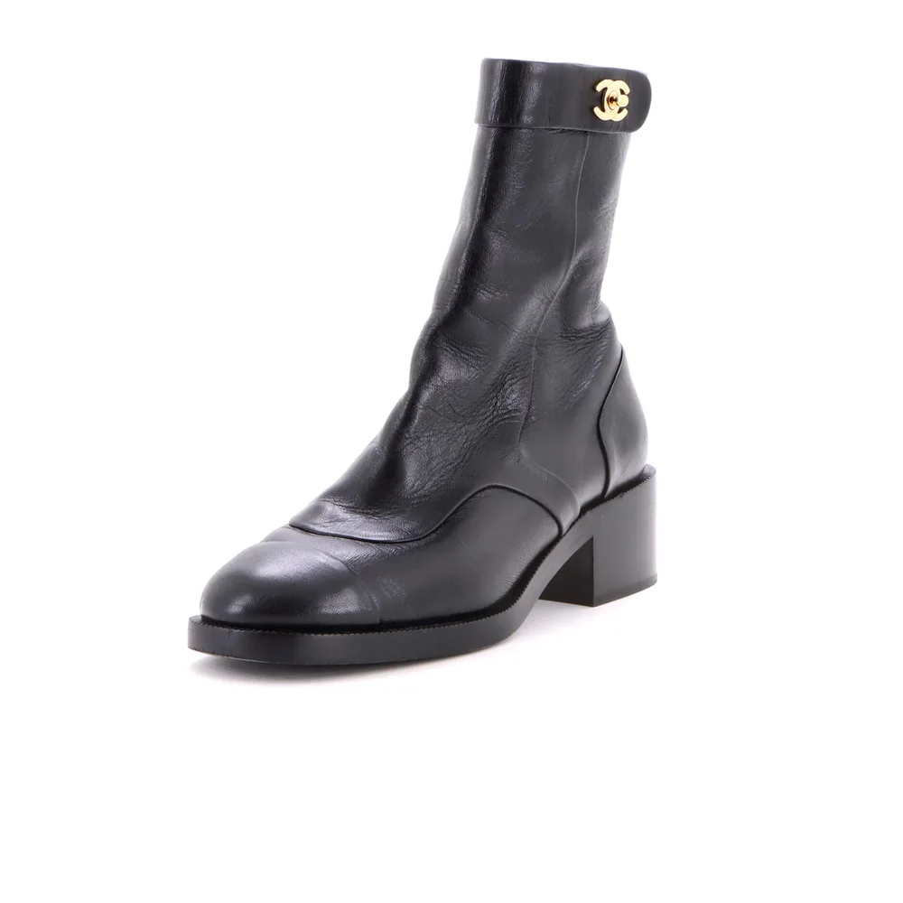 Pre-Owned Women's CC Turnlock Cap Toe Chelsea Boots Leather, Size US 7 (IT 37)