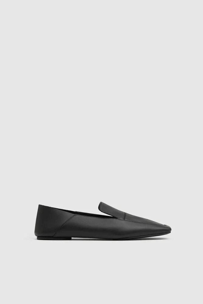 Minimal Flat Loafer in Black