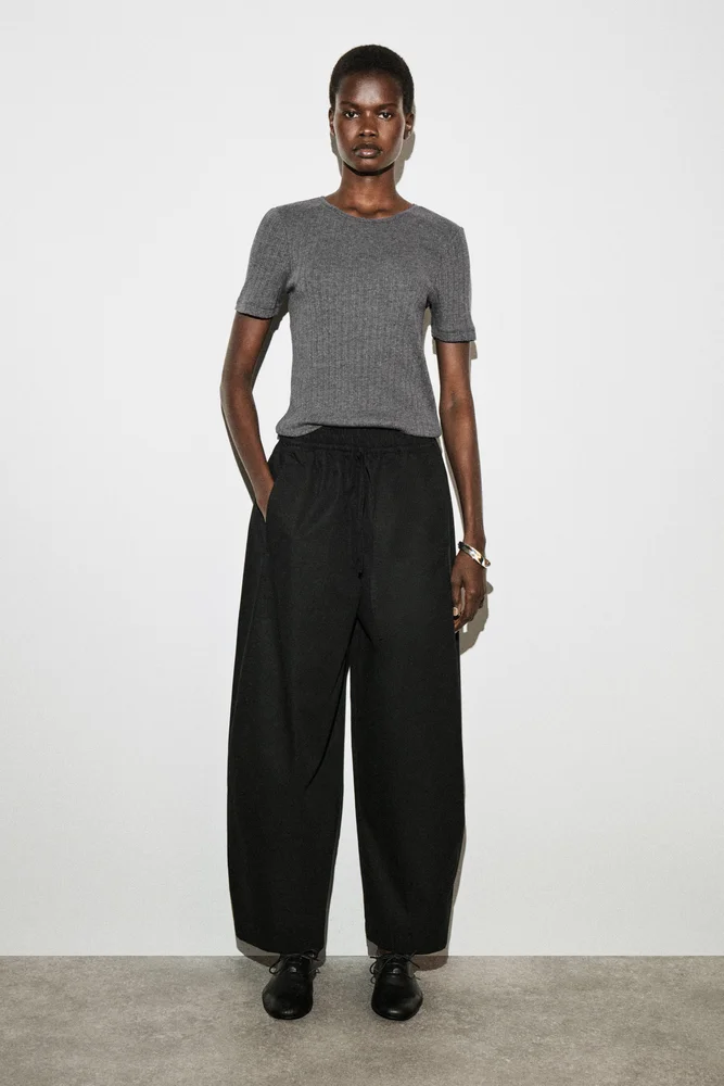 ELASTICATED BARREL-LEG PANTS