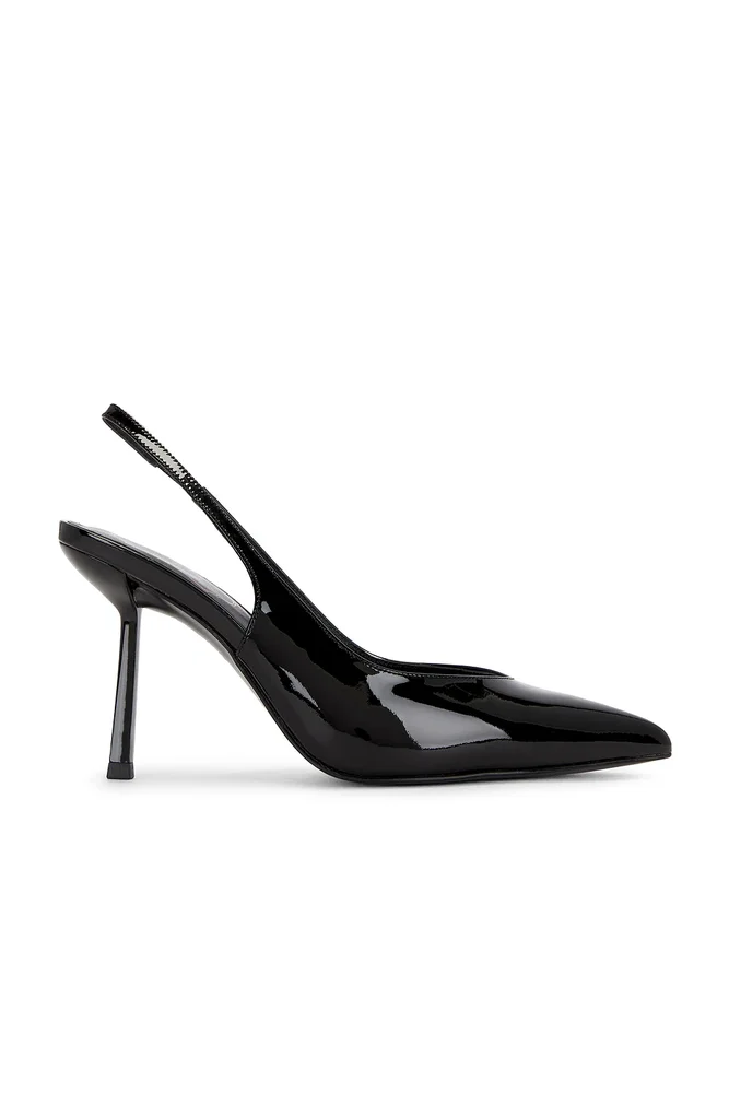 x REVOLVE Raquel Pump