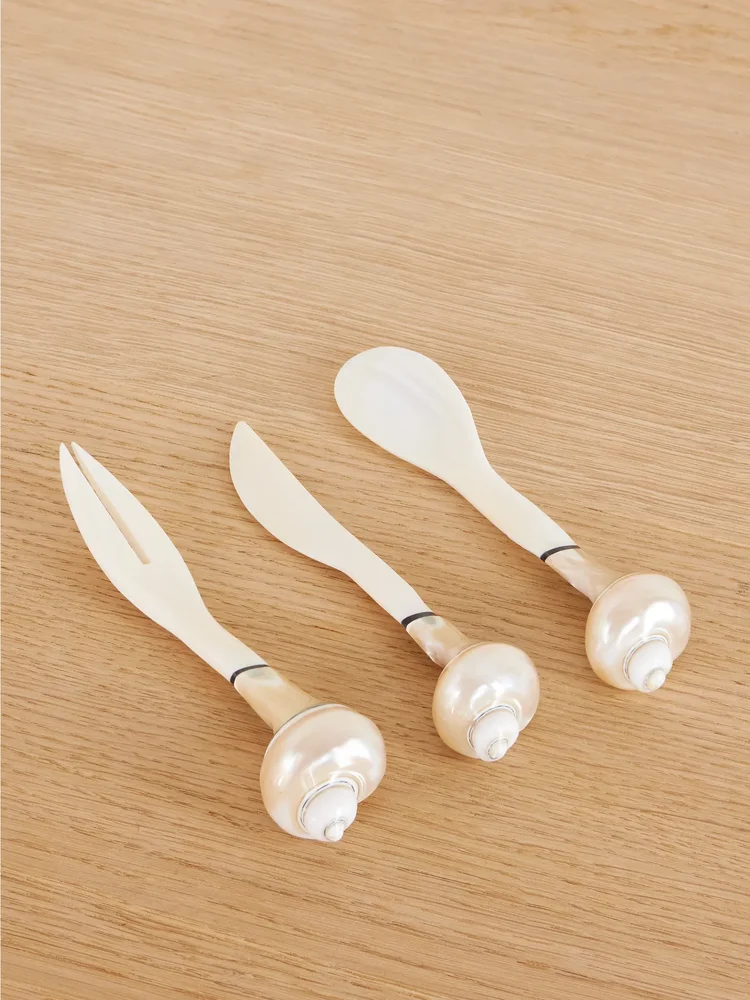 Three-piece mother-of-pearl cutlery set