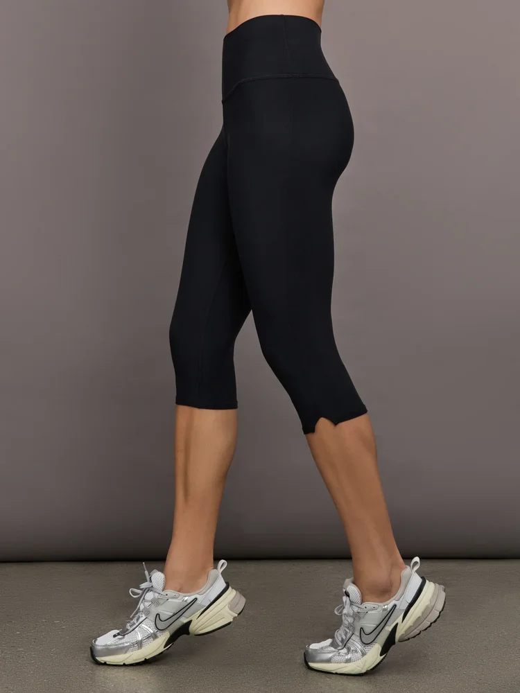 High Rise Capri Legging in Melt - Black