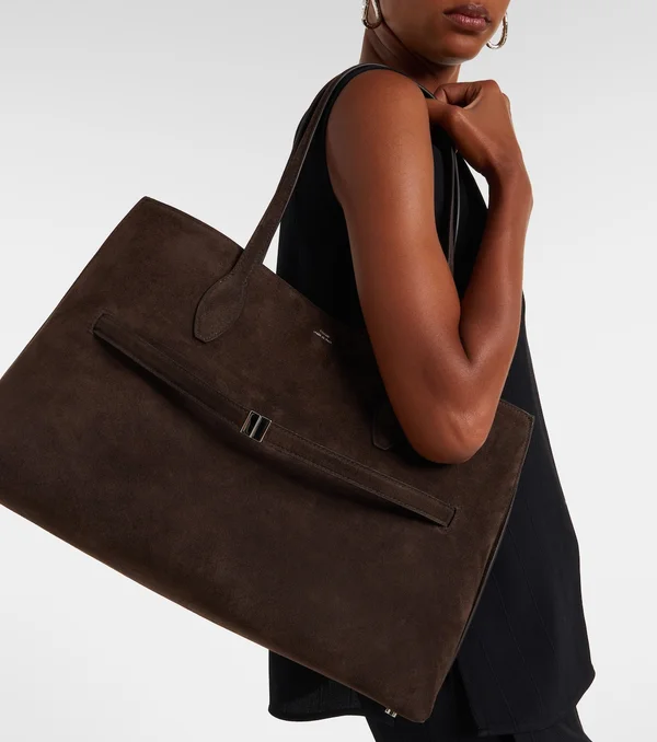 Lounge suede tote bag in brown - Toteme