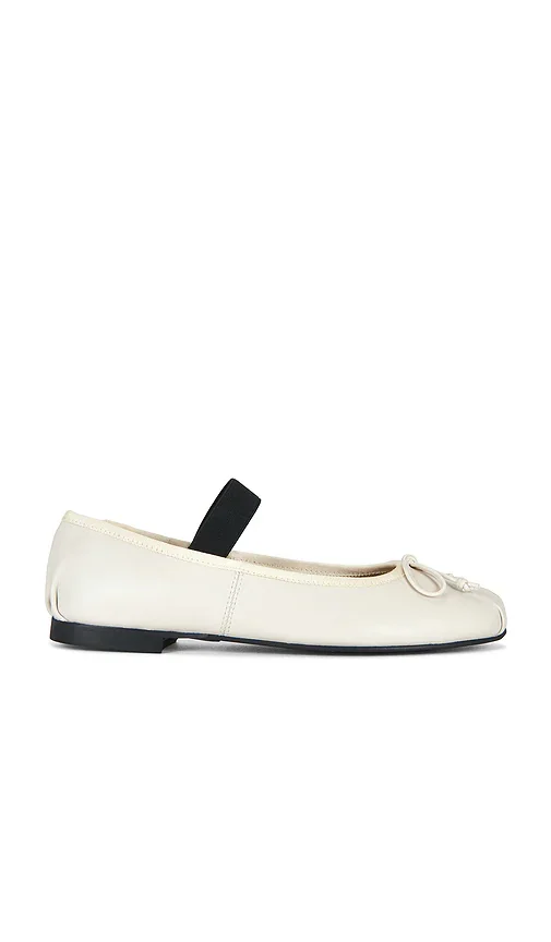 Caspian Mary Jane Flat