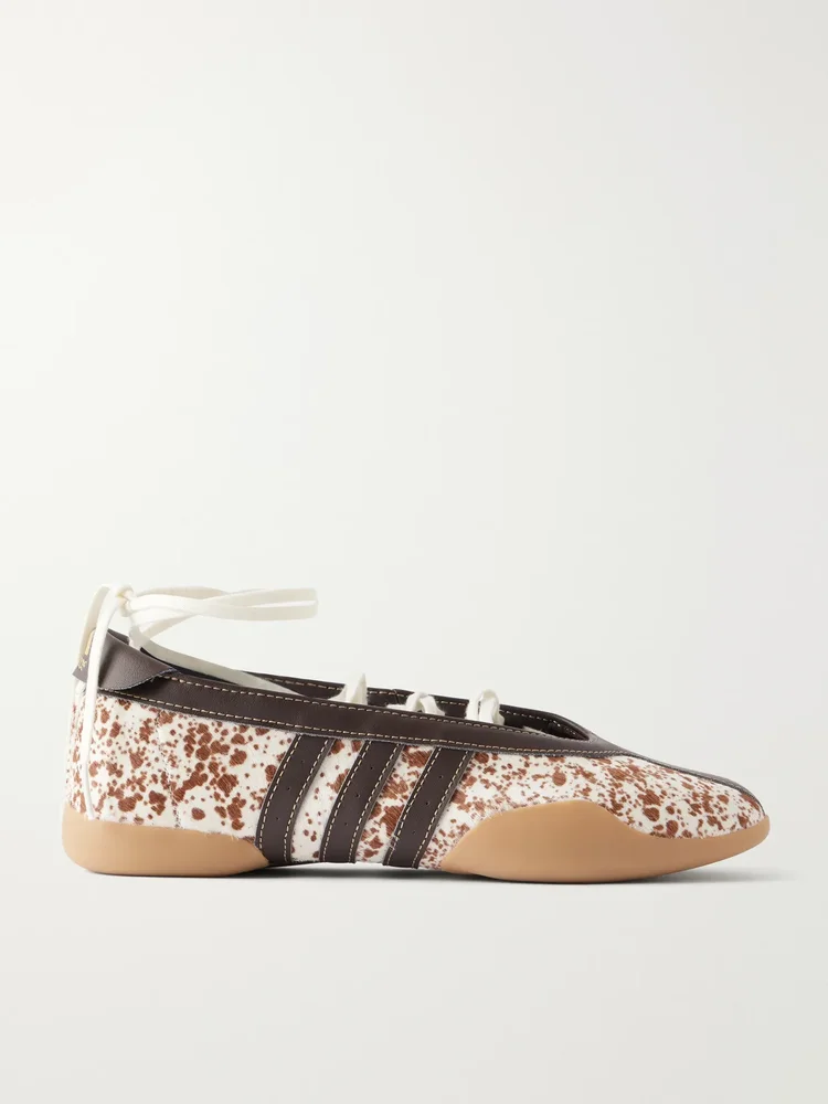 Taekwondo Mei leather-trimmed pony hair sneakers in Cream