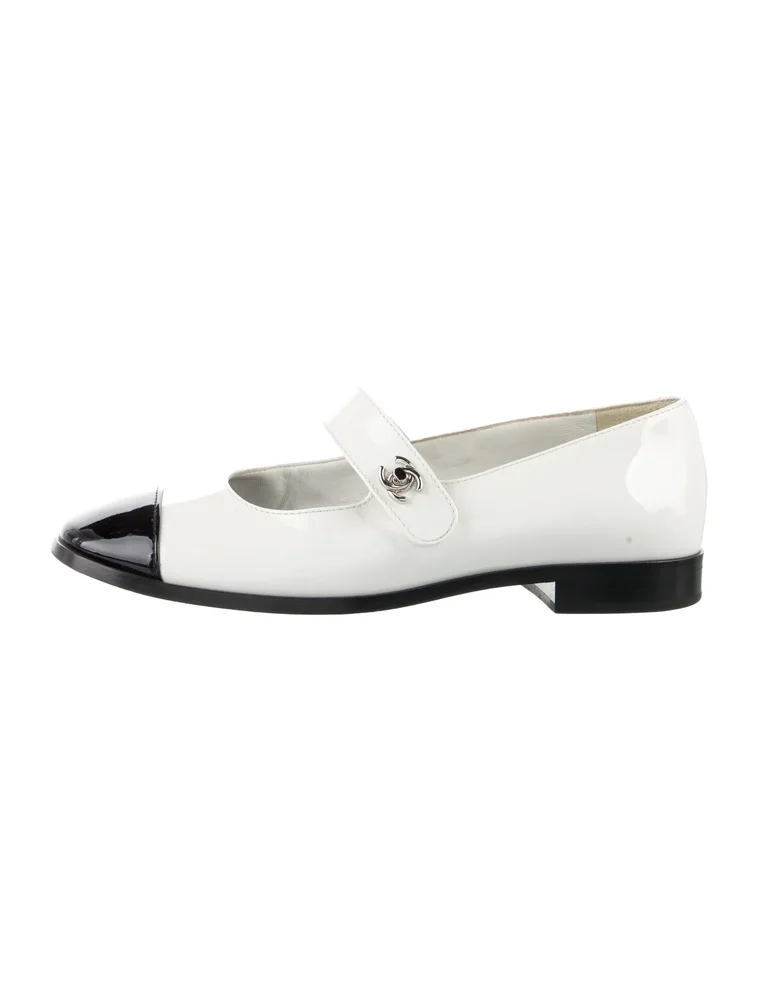 Pre-Owned 2024 Turnlock Mary Jane Flats