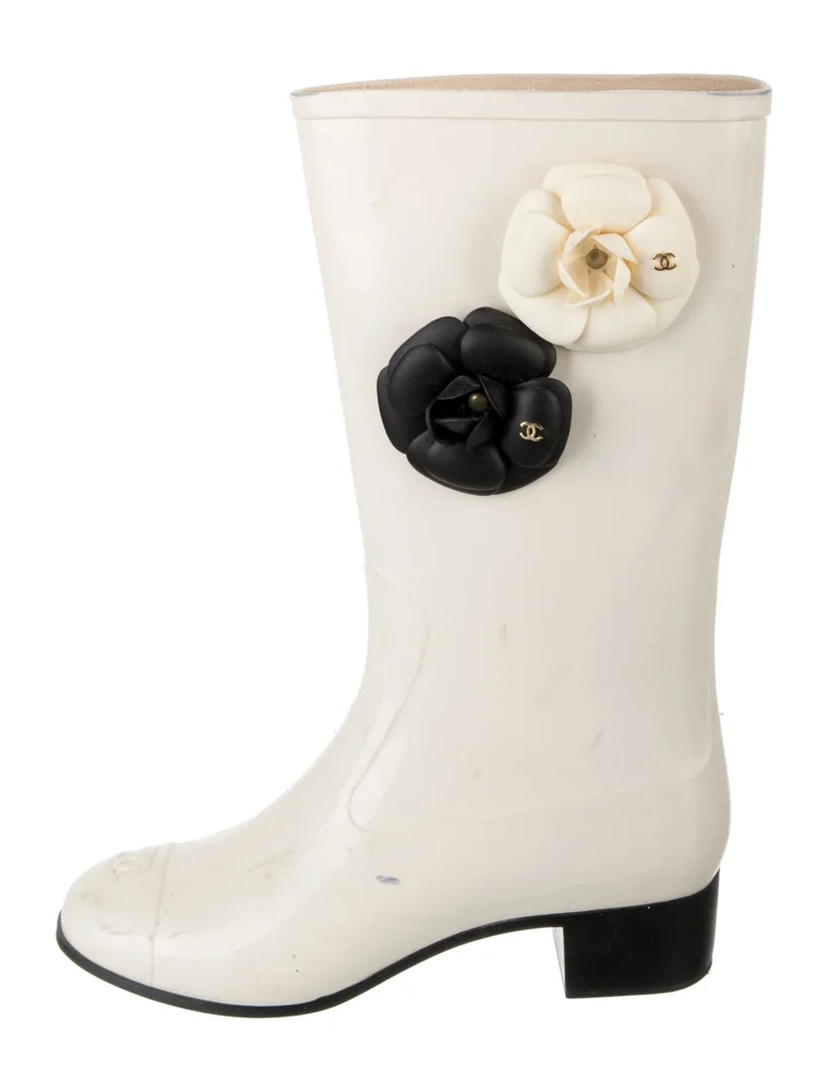 Pre-Owned Black and White Rubber Camellia CC Logo Mid-Calf Rain Boots