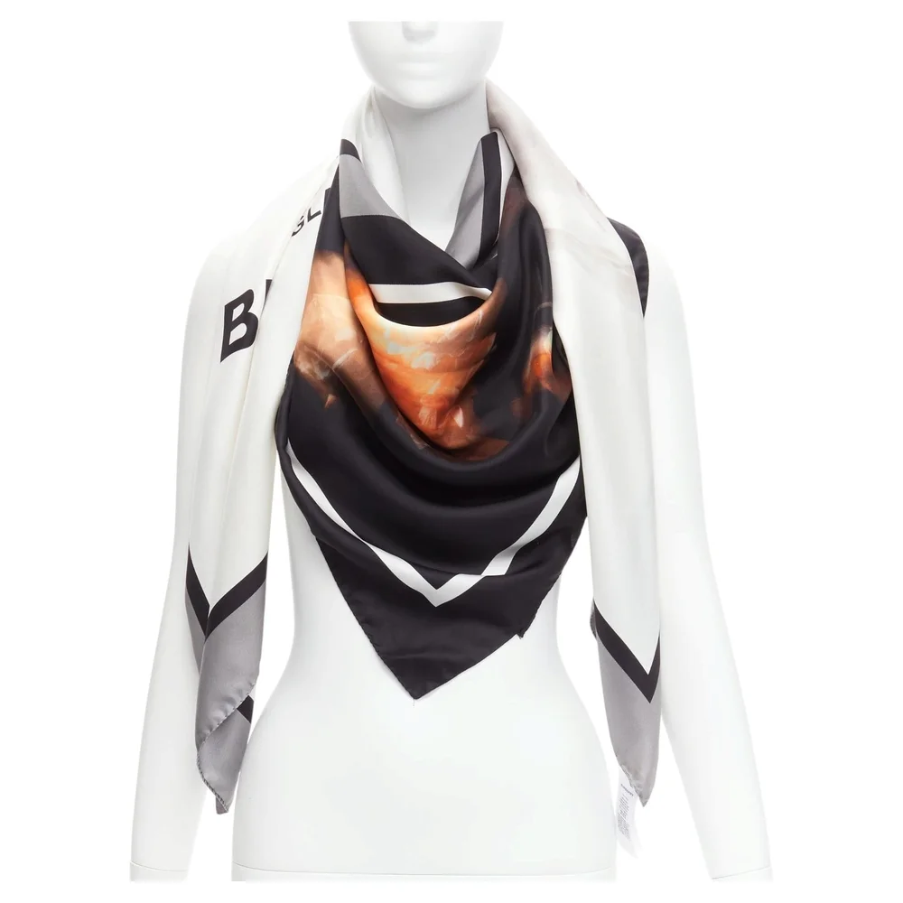 Pre-Owned Riccardo Tisci Silk London Logo Unicorn Aristocrat Print Scarf
