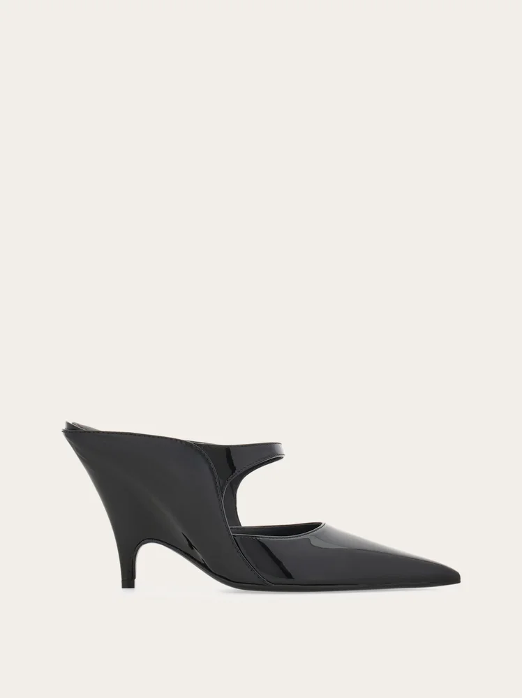 Graphic wedge mule