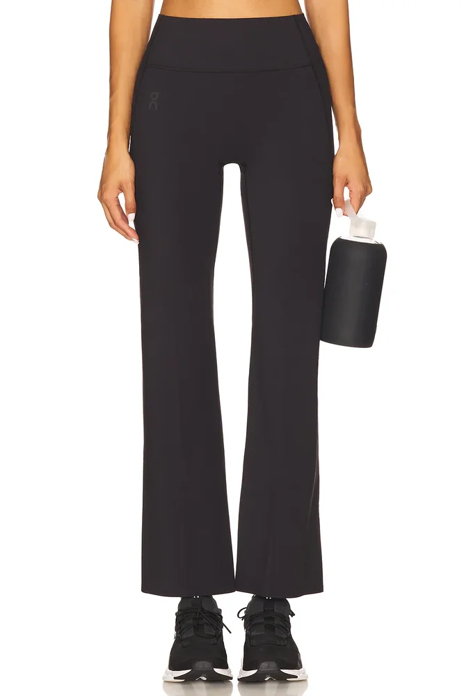 On 30" Studio Flared Tights in Black