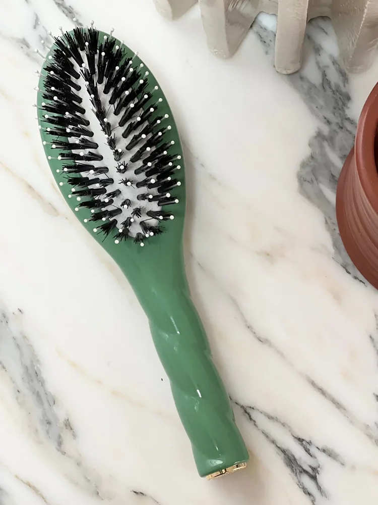N.03 La Petite Brosse Cuir Chevelu Sensible l'Indispensable Douceur Vert Emeraude