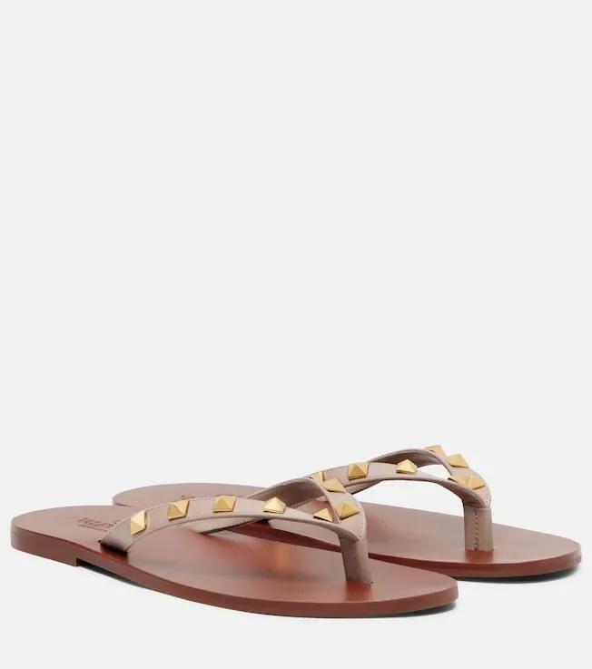 Rockstud leather thong sandals