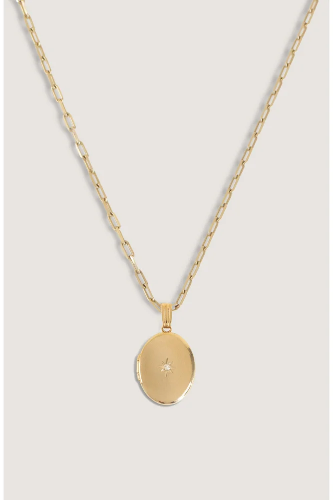 Maison Oval Locket Necklace Diamond