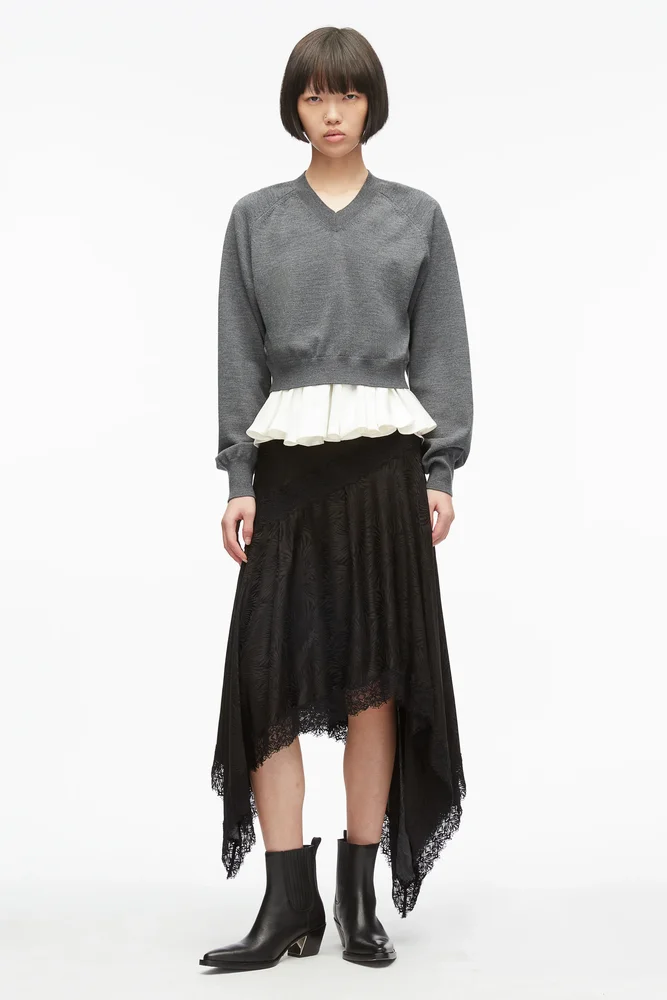 Fine-gauge Merino V Neck Pullover