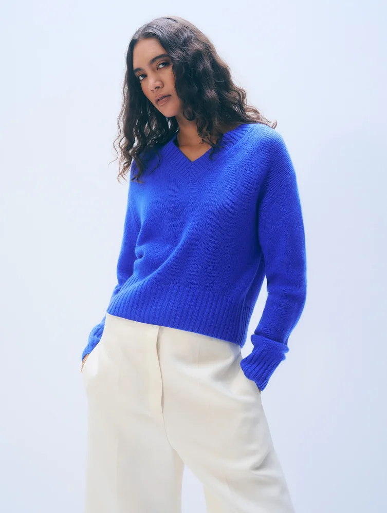 Cashmere Featherweight V-Neck