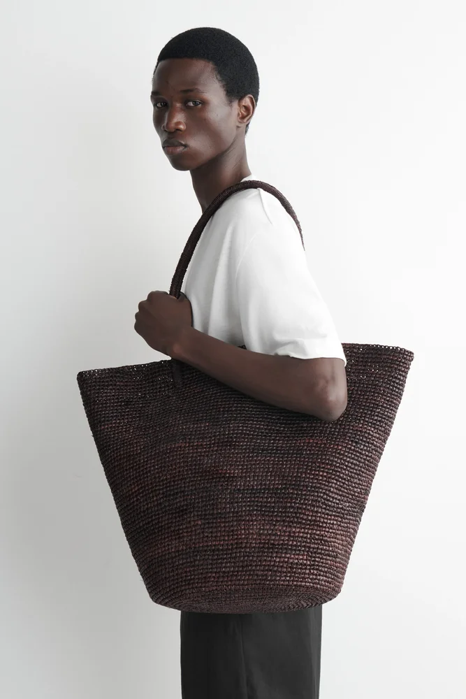 OVERSIZED HAND-WOVEN MARKET TOTE - STRAW