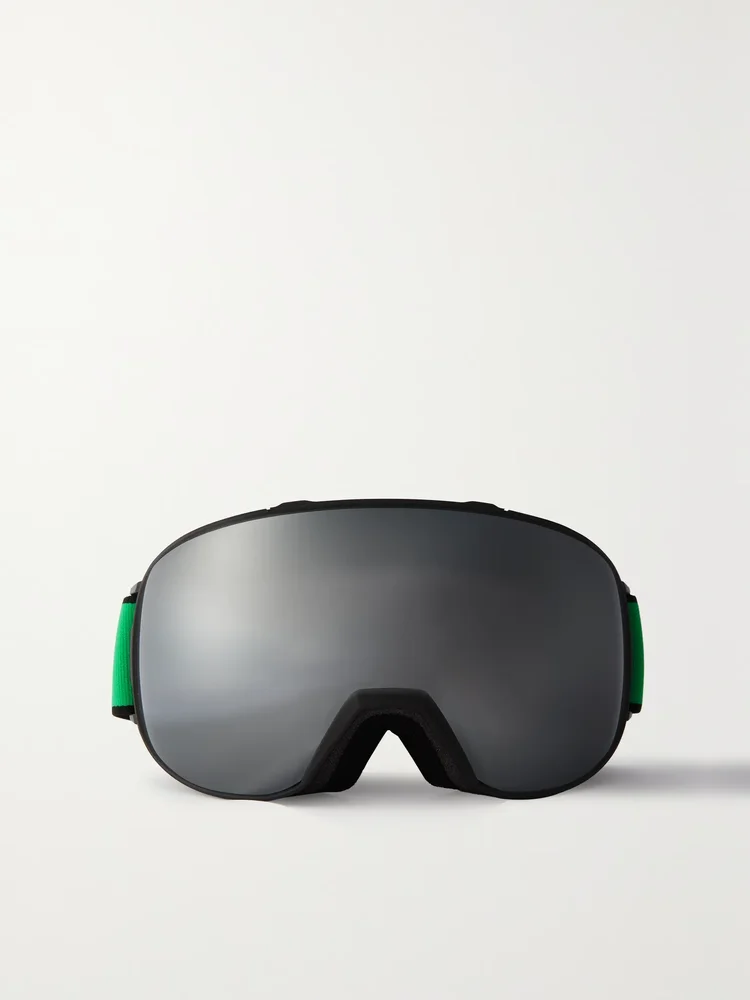 Mirrored ski goggles