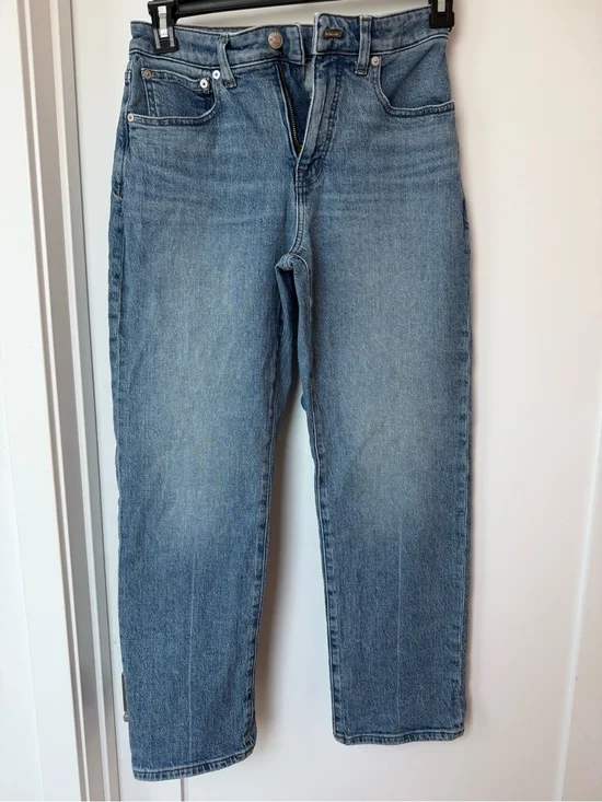 90s Straight-Leg Jeans