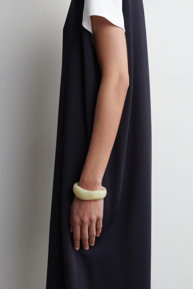 CHUNKY CURVED BANGLE