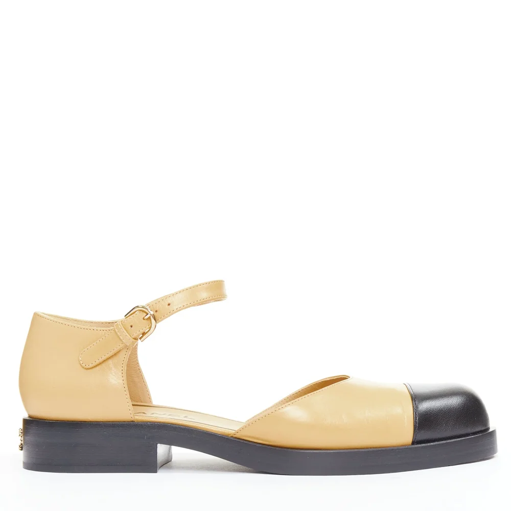 Pre-Owned beige lambskin interlocking CC chain black flats