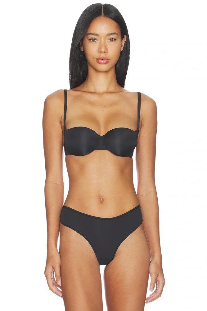 SMOOTHING INTIMATES STRAPLESS BRA