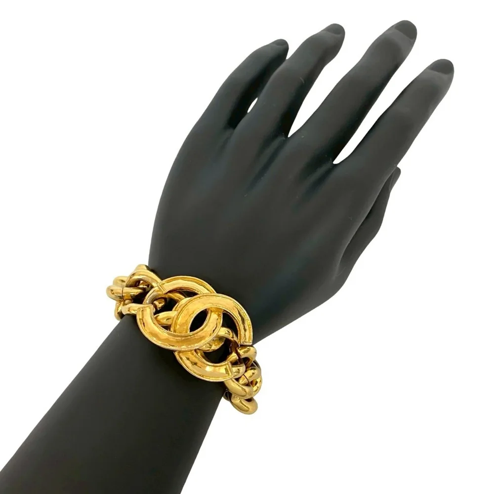 chanel CC Logo Chain Bracelet Metal