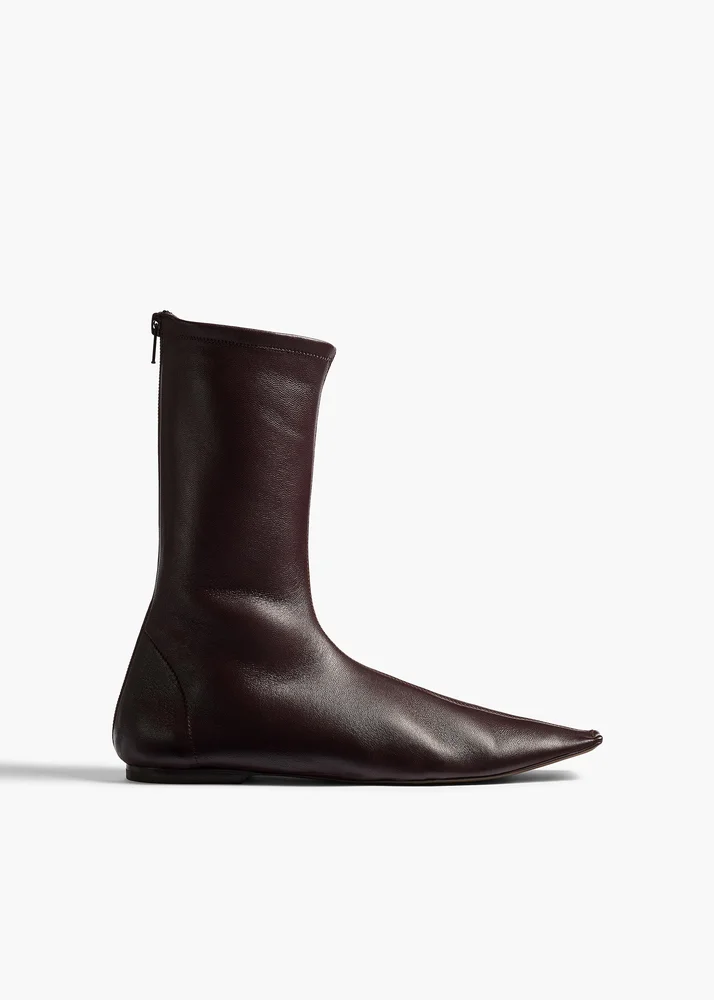 Marlene Boot in Rouge Noir