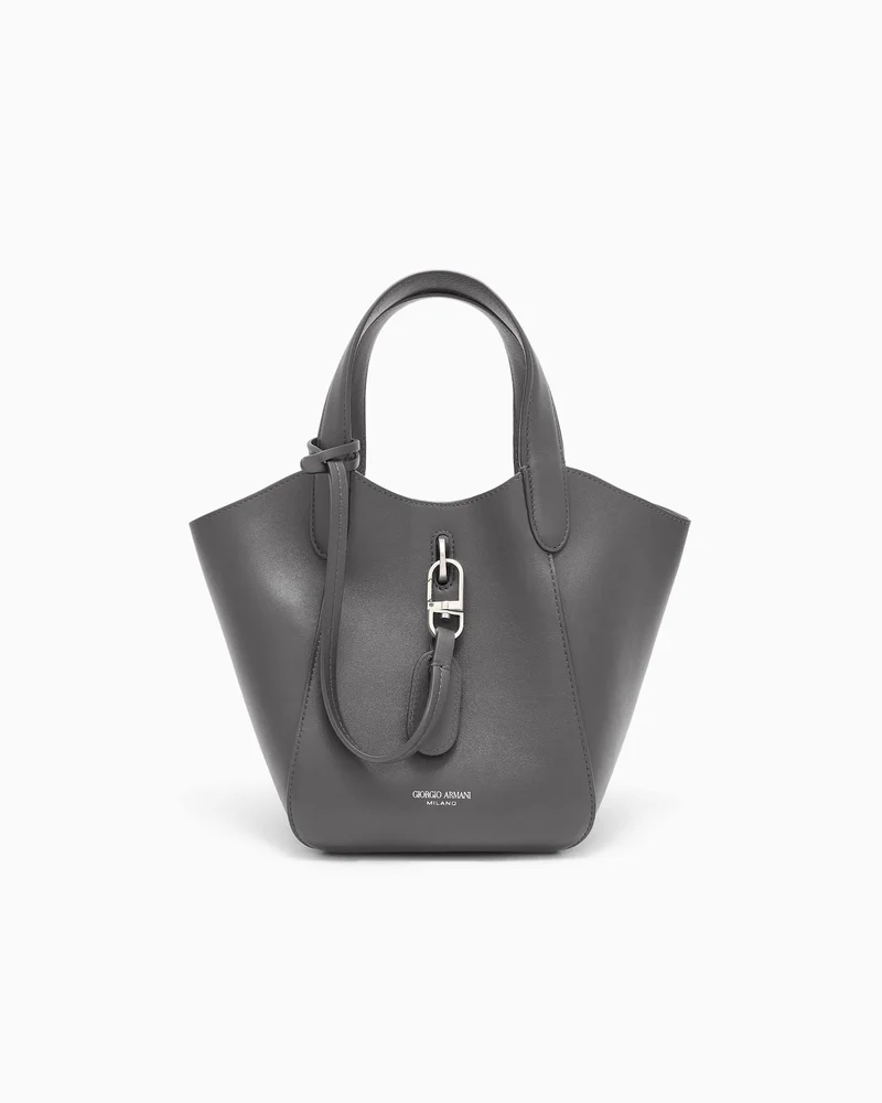 Leather handbag with a geometric base and a snap-hook clasp
