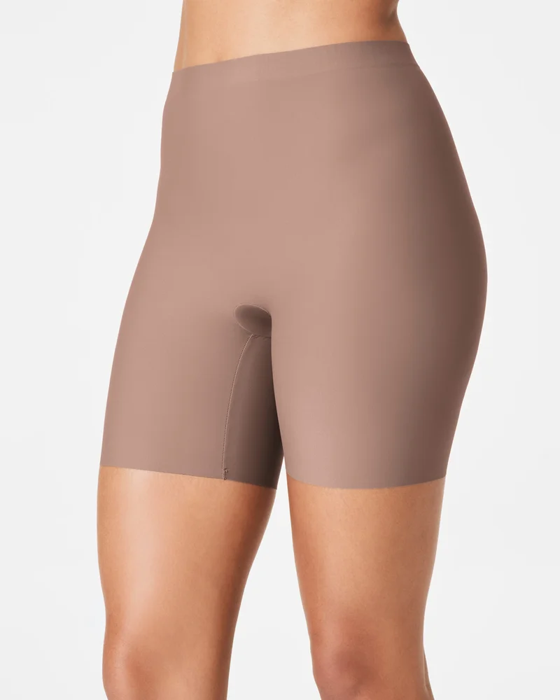 Spanx SPAN Xsupersmooth Essential Mid-Thigh Short