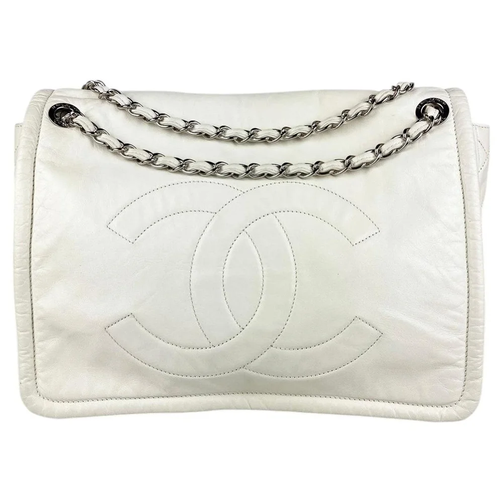 Pre-Owned White Leather Quilted CC Logo XL Maxi Classic Top Flap Shoulder Bag
