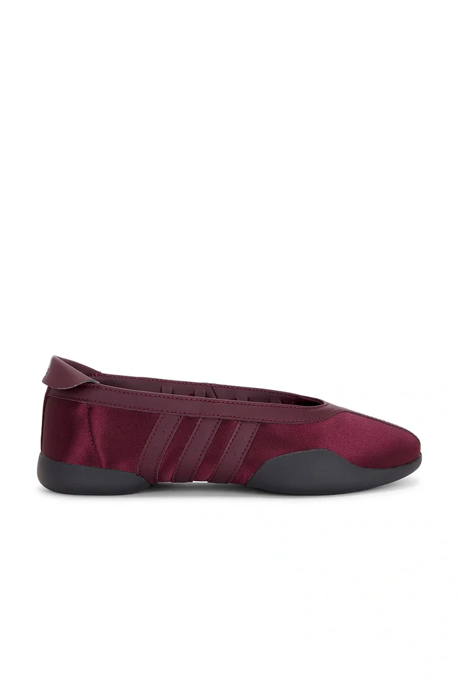 Taekwondo Mei Ballet Sneakers - Maroon & Core Black