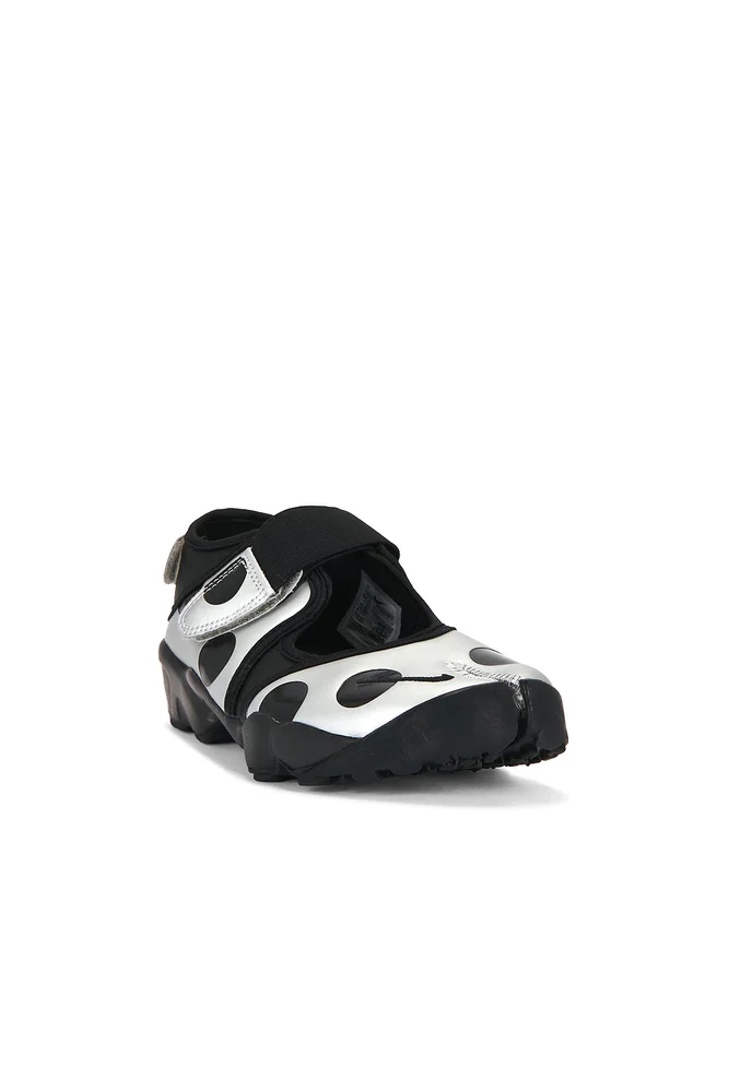 Air Rift Dot Sneaker in Black Metallic Silver