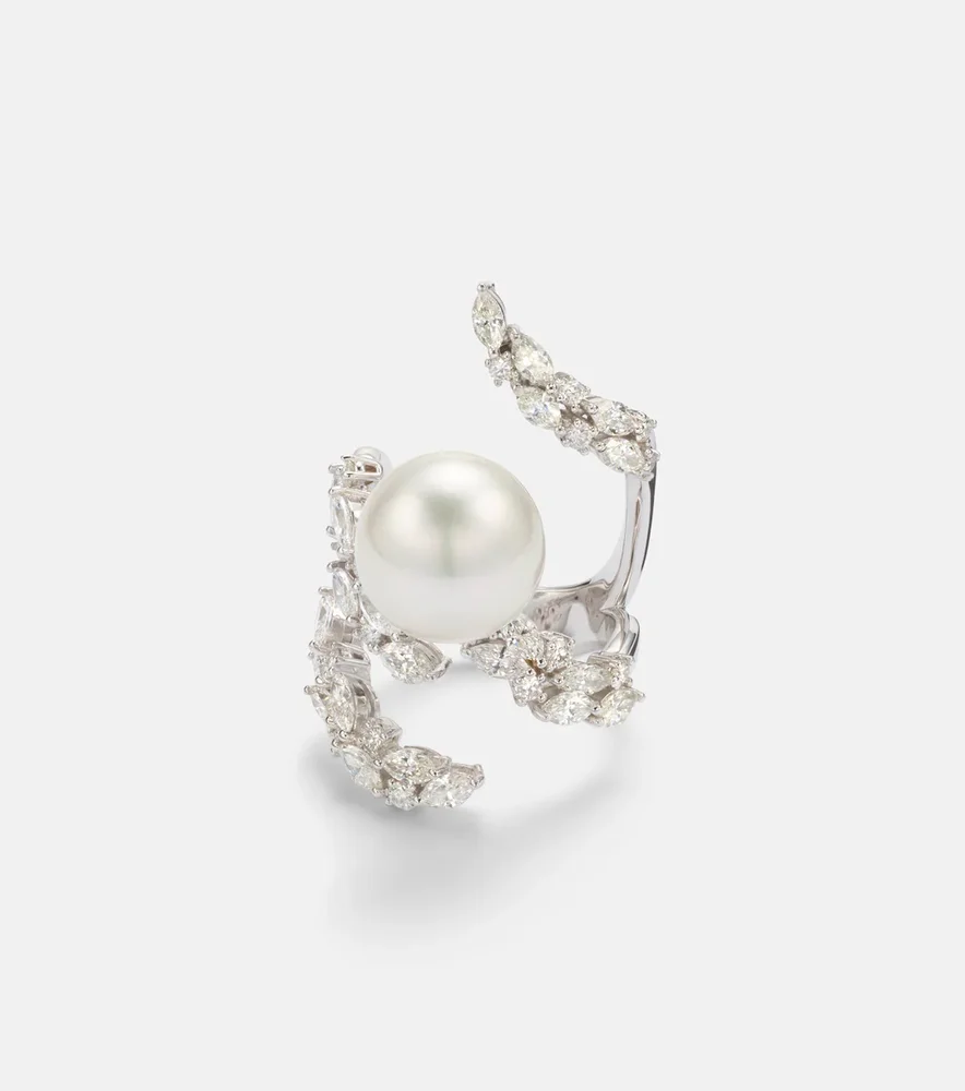 Pearlescent 18kt white gold ring with freshwater pearl and diamonds