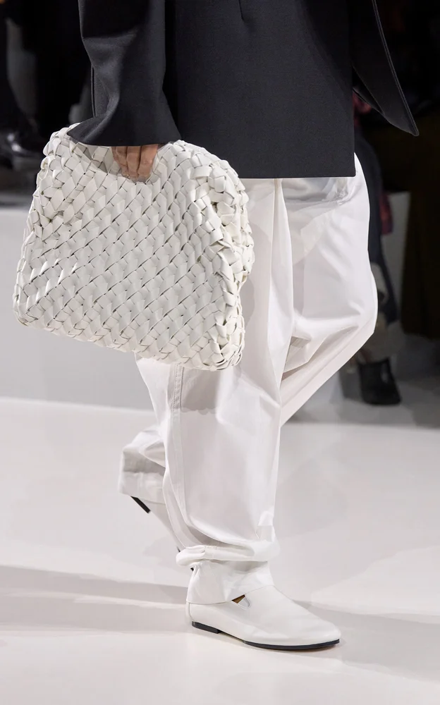 Serata Clutch