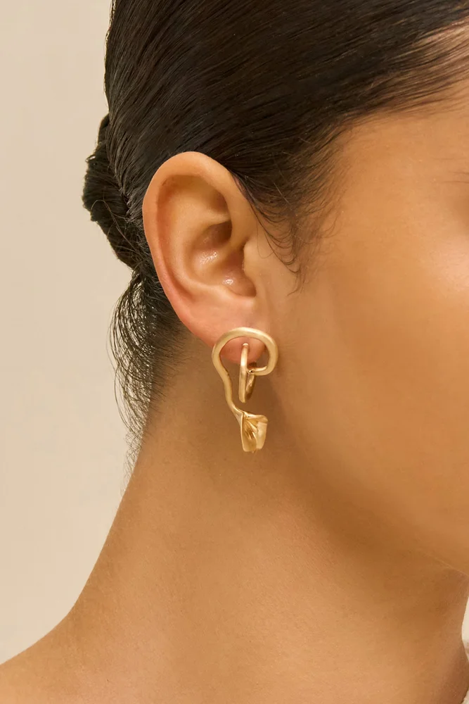 Calla Wavy Earring