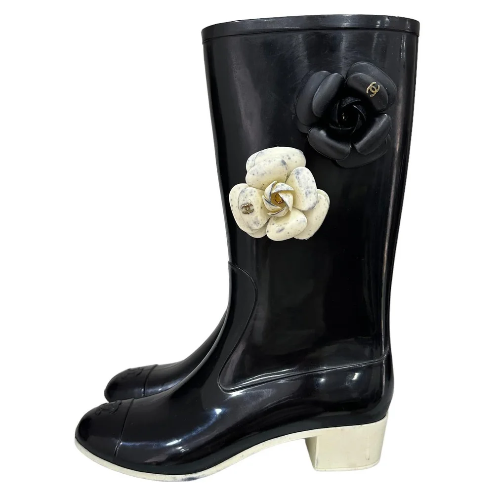 Pre-Owned Camellia Rubber Rain Boots