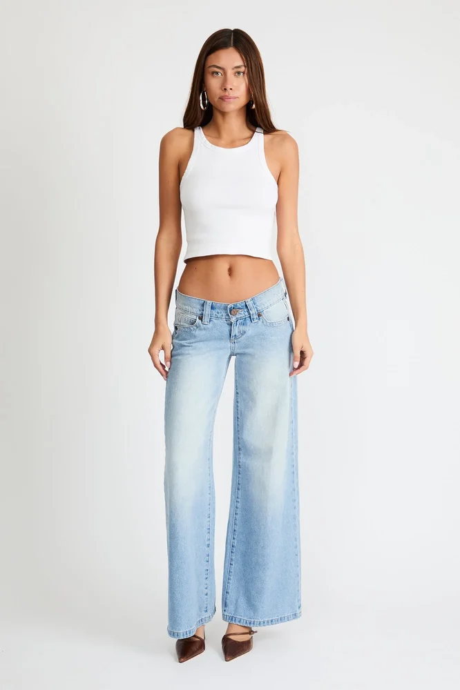 00 Super Low & Wide Kaia Worn